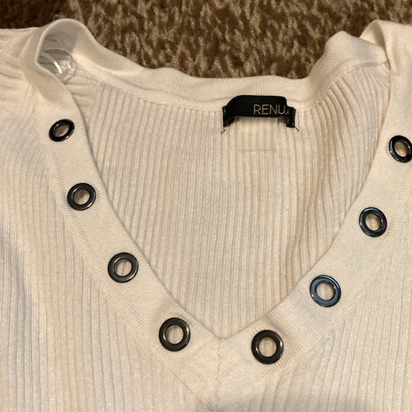 Renuar white ribbed 3/4 length sweater with grommets on the bodice. - Picture 2 of 6